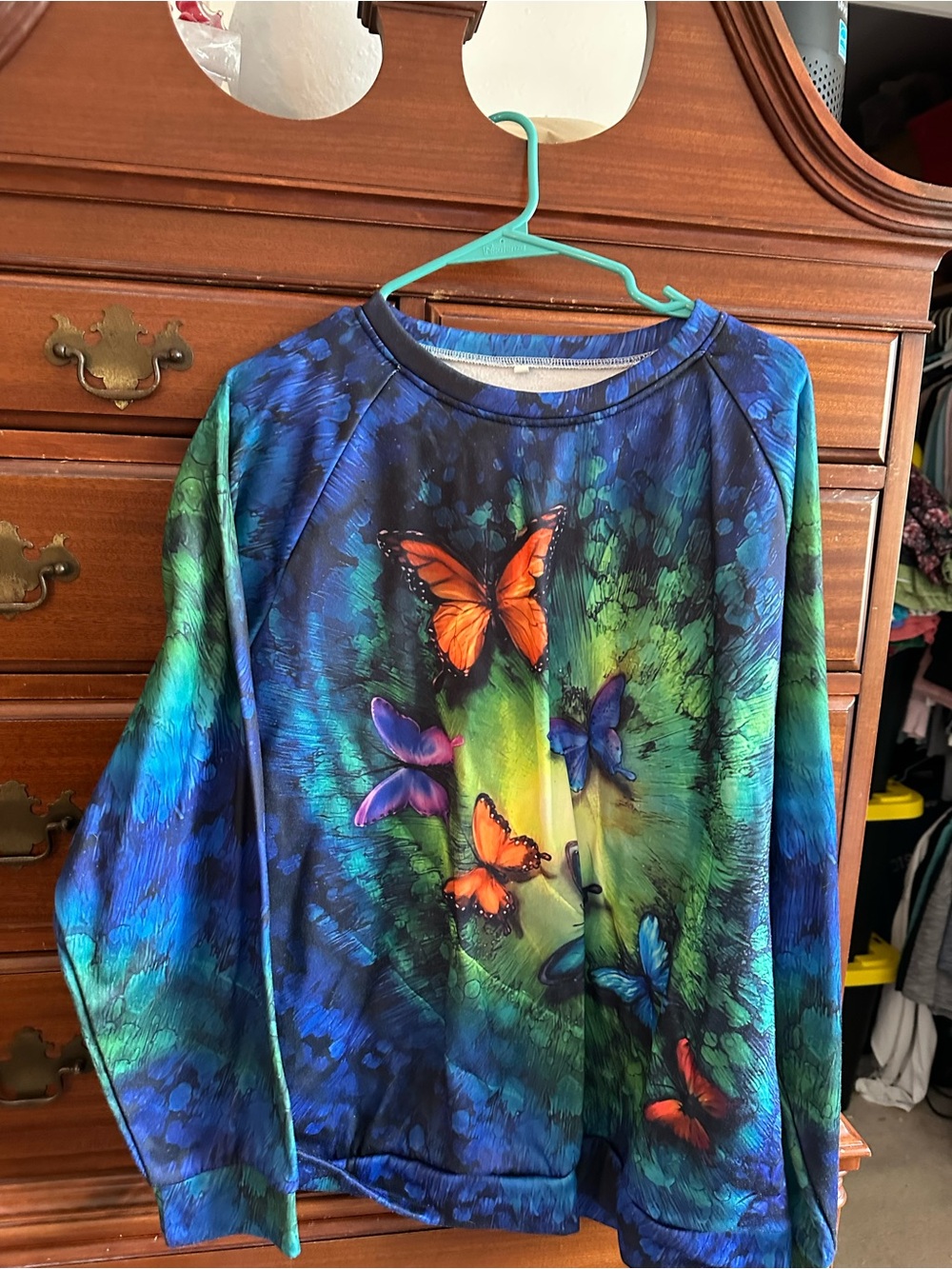 Vibrant set of 4 Butterfly Graphic Pullover - various colors